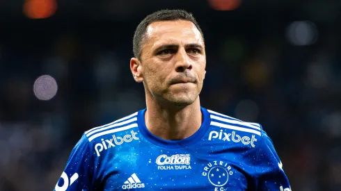 Rômulo. ex-jogador do Cruzeiro durante partida contra o Sport no estádio Mineirão pelo Campeonato Brasileiro Série B em 2022 
