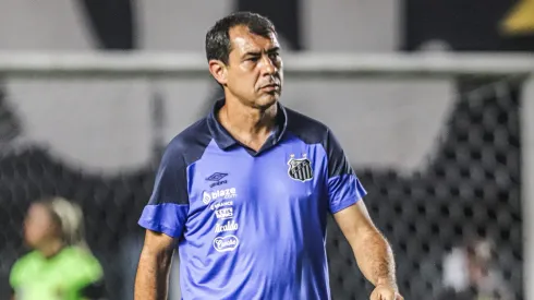 Carille, em partida do Santos, na Vila Belmiro
