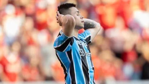 Entenda como Aravena e Renato Gaúcho deixaram a torcida do Grêmio irritada no GreNal 
