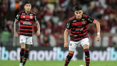 Alcaraz jogador do Flamengo durante partida contra o Athletico-PR. Foto: Thiago Ribeiro/AGIF
