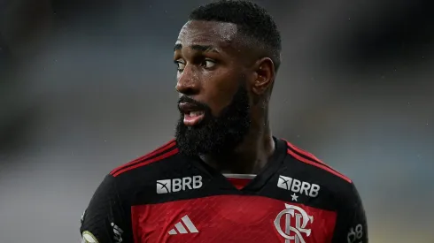 Gerson durante partida contra o Red Bull Bragantino, no Maracanã, pelo Campeonato Brasileiro. 
