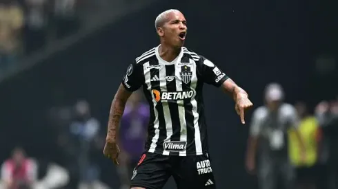 Deyverson do Atlético Mineiro comemora após marcar o segundo gol da equipe durante contra o River Plate na Copa Libertadores 2024
