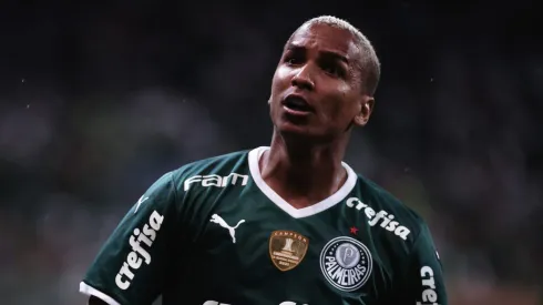 Deyverson em ação pelo Palmeiras, em 2022
