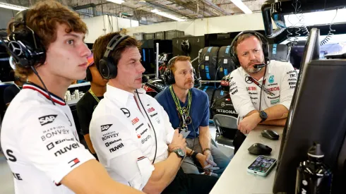 Andrea Kimi Antonelli, Toto Wolff e equipe da Mercedes
