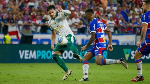 Veiga jogador do Palmeiras durante partida contra o Fortaleza na Arena Castelão pelo Campeonato Brasileiro A 2024. Foto: Baggio Rodrigues/AGIF
