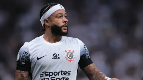 Memphis Depay pode desfalcar o Corinthians no Clássico contra o Palmeiras
