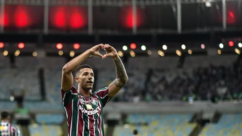 RJ - RIO DE JANEIRO - 01/11/2024 - BRASILEIRO A 2024, FLUMINENSE X GREMIO - Kaua Elias jogador do Fluminense comemora seu gol durante partida contra o Gremio no estadio Maracana pelo campeonato Brasileiro A 2024. Foto: Thiago Ribeiro/AGIF