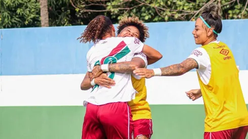 Jogadoras do Fluminense, comemoram gol de Camila contra o Vasco pelo Campeonato Carioca 2024, no no Nivaldo Pereira