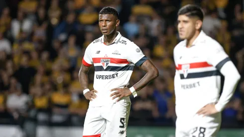 Arboleda jogador do São Paulo durante partida contra o Criciuma. Foto: Leonardo Hubbe/AGIF
