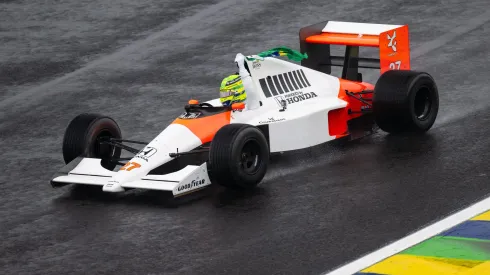 Hamilton em Interlagos pilotando o MP4/5B
