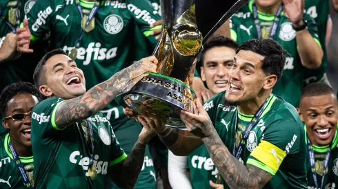 Jogadores do Palmeiras comemoram título de campeão do Campeonato Brasileiro A 2023. Foto: Fernando Moreno/AGIF
