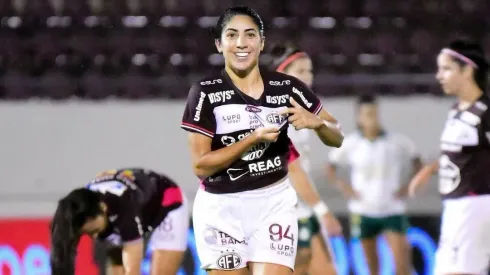 Katiuscia, jogadora da Ferroviária comemora gol sobre o Palmeiras no jogo de ida das Semifinais do Campeonato Paulista Feminino na Fonte Luminosa
