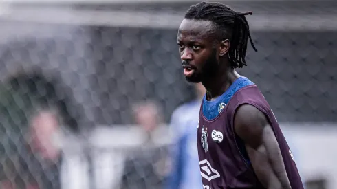Yusupha Njie foi contratado, mas não tem espaço com Carille – Fotos: Raul Baretta/ Santos FC