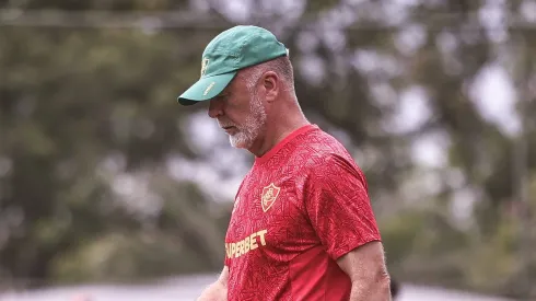 Mano busca alternativas para conquistar os três pontos mesmo sem Arias