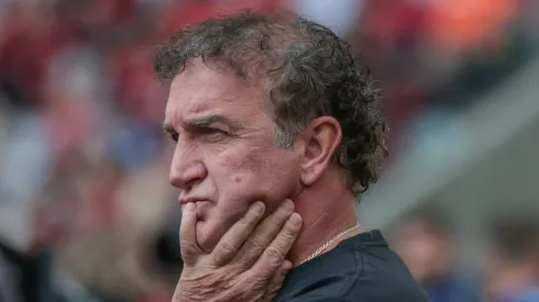 PR – CURITIBA – 16/06/2024 – BRASILEIRO A 2024, ATHLETICO-PR X FLAMENGO – Cuca tecnico do Athletico-PR durante partida contra o Flamengo no estadio Arena da Baixada pelo campeonato Brasileiro A 2024. 
