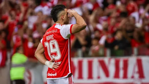 VAR tem polêmica com Borré em Internacional x Fluminense