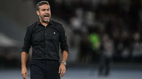 RJ – RIO DE JANEIRO – 05/11/2024 – BRASILEIRO A 2024, BOTAFOGO X VASCO – Artur Jorge tecnico do Botafogo durante partida contra o Vasco no estadio Engenhao pelo campeonato Brasileiro A 2024. Foto: Thiago Ribeiro/AGIF