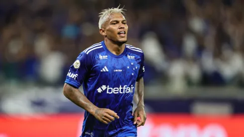 Veron comemora o gol diante do Criciúma