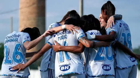 Jogadoras do Cruzeiro comemoram vitória surpreendente sobre o Nacional no jogo de  de ida na semifinal do Campeonato Mineiro 
