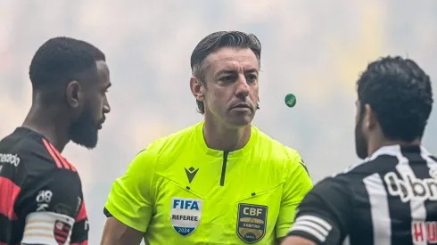 Árbitro Raphael Klaus durante Atlético MG x Flamengo pela final da Copa do Brasil 2024 na Arena MRV. Foto: Nayra Halm/Fotoarena 
