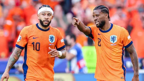 Depay e Wijnaldum são amigos de longa data – Foto: BSR Agency/IMAGO.
