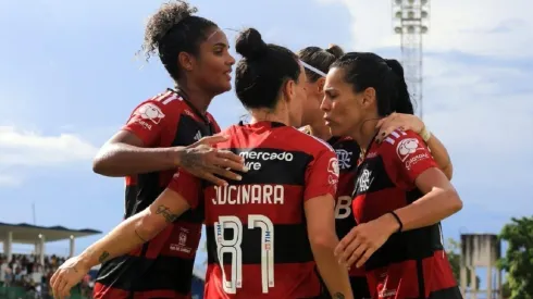 Jucinara, jogadora do Flamengo comemora classificação e vitória  sobre o Botafogo na semifinal do Carioca Feminino 
