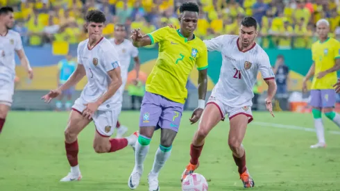 MT – CUIABA – 12/10/2023 – ELIMINATORIAS COPA DO MUNDO 2026, BRASIL X VENEZUELA – Vinicius Junior jogador do Brasil durante partida contra o Venezuela no estadio Arena Pantanal pelo campeonato Eliminatorias Copa Do Mundo 2026. Foto: Fernando Teramatsu/AGIF
