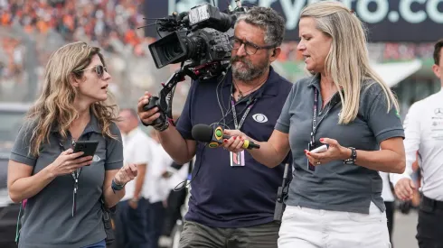 Mariana Becker e sua equipe no GP da Holanda de 2023
