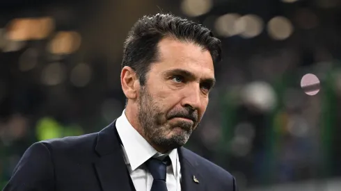 - Ex-goleiro e lenda Buffon