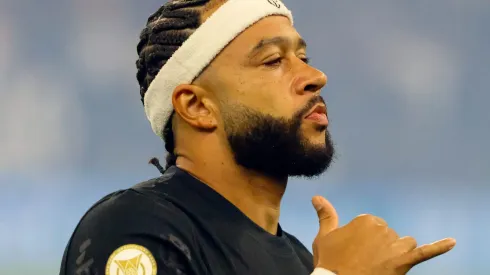 SP – SAO PAULO – 17/10/2024 – BRASILEIRO A 2024, CORINTHIANS X ATHLETICO-PR – Menphins Depay jogador do Corinthians comemora seu gol durante partida contra o Athletico-PR no estadio Arena Corinthians pelo campeonato Brasileiro A 2024. Foto: Joisel Amaral/AGIF