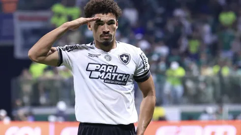 Adryelson ficou aliviado no vestiário após Palmeiras x Botafogo
