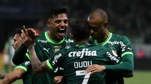 Mayke (à direita) tem consulta do Cruzeiro para deixar Palmeiras em 2025
