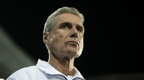RJ - RIO DE JANEIRO - 27/06/2023 - LUIS CASTRO, TECNICO DO BOTAFOGO - Luis Castro, tecnico do Botafogo, no Engenhao, na temporadas de 2022 e 2023. Durante