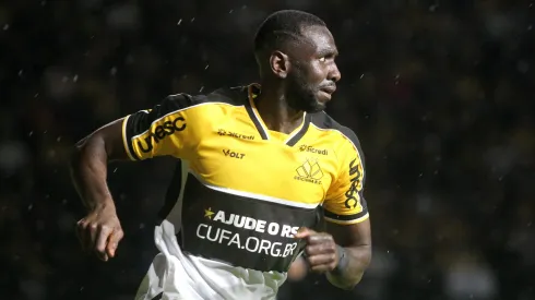 Bolasie jogador do Criciuma durante partida contra o Bahia. Foto: Lucas Gabriel Cardoso/AGIF