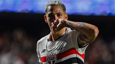 Luciano no Santos? Atacante comunica decisão no São Paulo <br />
- Photo: Maurício Rummens/Fotoarena