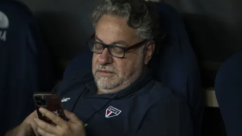 RJ - RIO DE JANEIRO - 17/04/2024 - BRASILEIRO A 2024, FLAMENGO X SAO PAULO - Julio Casares presidente do Sao Paulo antes da partida contra o Flamengo no estadio Maracana pelo campeonato Brasileiro A 2024.