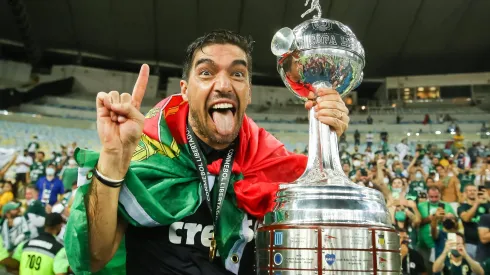 Abel Ferreira celebrando título da Copa Libertadores pelo Palmeiras. Foto: ActionPlus/DiaEsportivo