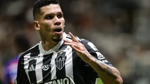 Paulinho jogador do Atletico-MG comemora seu gol durante partida contra o Fortaleza no estadio Arena MRV pelo campeonato Brasileiro A 2024. Foto: Gilson Lobo/AGIF
