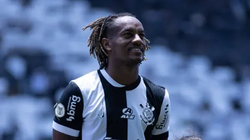 Carrillo durante partida do Timão na Neo Química Arena.
