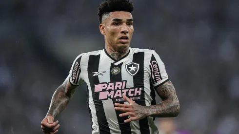 RJ - RIO DE JANEIRO - 18/10/2024 - BRASILEIRO A 2024, BOTAFOGO X CRICIUMA - Igor Jesus jogador do Botafogo durante partida contra o Criciuma no estadio Maracana pelo campeonato Brasileiro A 2024. Foto: Thiago Ribeiro/AGIF