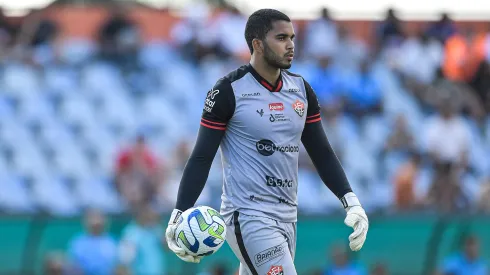 Lucas Arcanjo em ação pelo Vitória - Foto: Thiago Ribeiro/AGIF