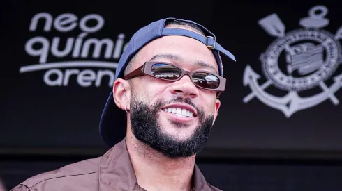 Memphis durante partida em que estava suspenso, contra o Vasco.