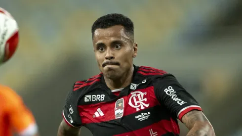 Allan durante partida do Flamengo no estadual 
