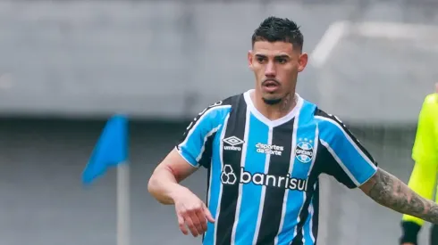 Mayk ainda é lateral do Grêmio
