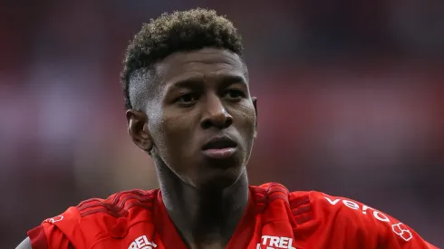 Vitão fica no Internacional em 2025