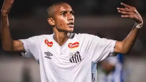 Juninho comemorando gol. Foto: Bruno Vaz/Santos FC
