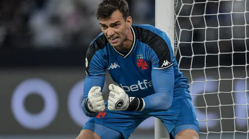 RJ – RIO DE JANEIRO – 10/08/2024 – BRASILEIRO A 2024, VASCO X FLUMINENSE – Leo Jardim goleiro do Vasco durante partida contra o Fluminense no estadio Engenhao pelo campeonato Brasileiro A 2024.