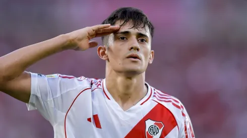 Solari comemorando gol pelo River.