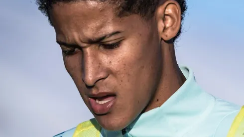 Tevis durante treino da Raposa nos EUA.