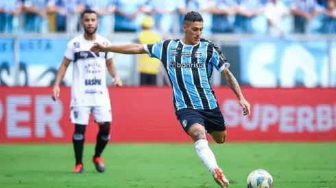 As negociações entre Grêmio e clube argentino para a transferência de Pavón foram rejeitadas, gerando grande repercussão entre os torcedores tricolores
